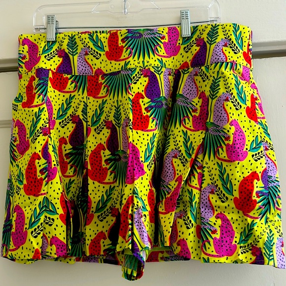 Emily McCarthy Party Shorts in Peekaboo pattern - Picture 2 of 9